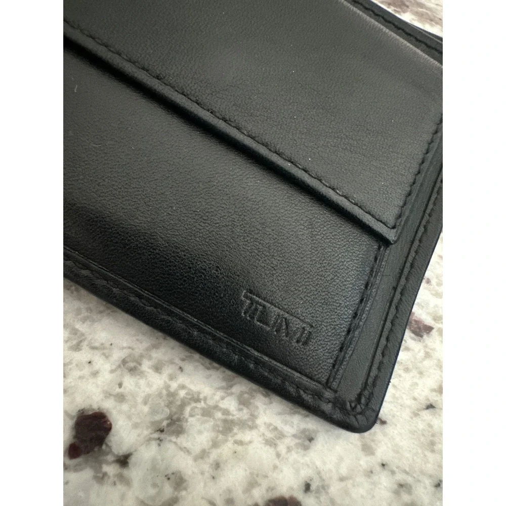 Tumi Alpha Global Black Wallet With Coin Pocket